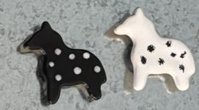 White and Black Horse Magnet Set